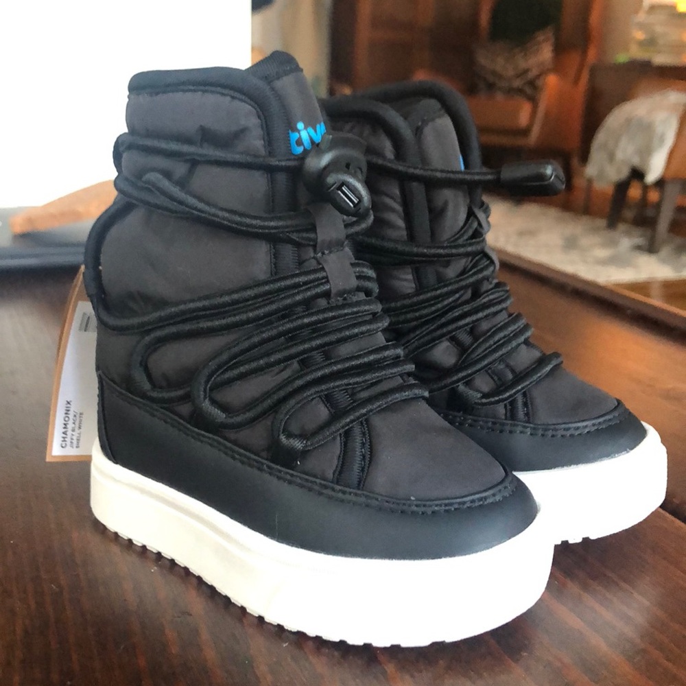 Native snow boots, Chamonix, size C6, black, moon boots, toddler boots, shoes